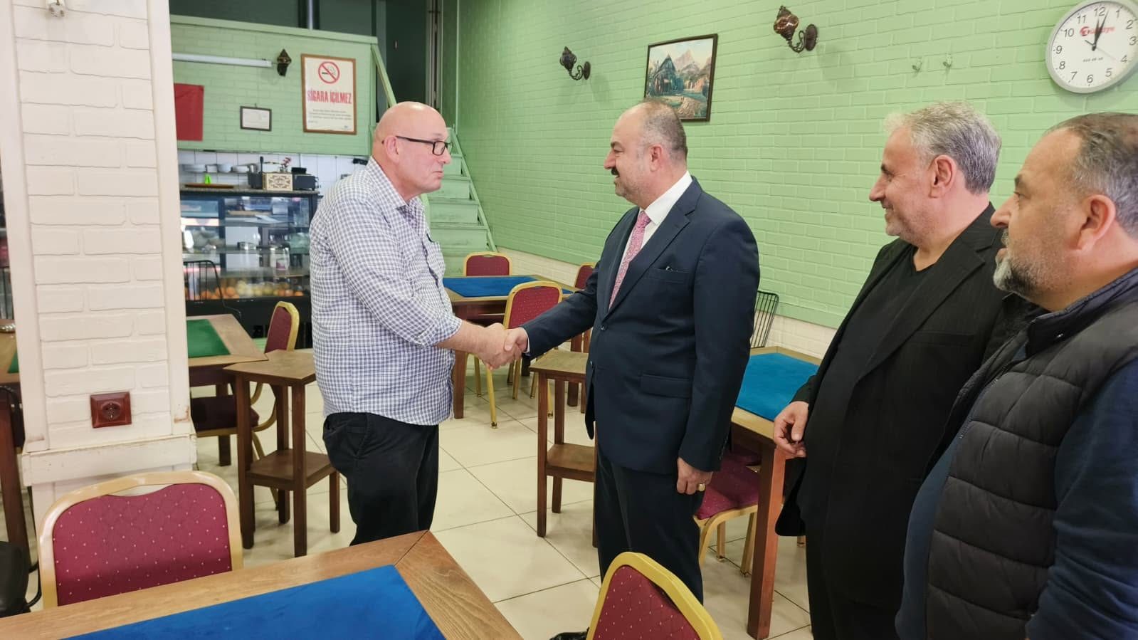 Mehmet Özdil, Gründungsvorsitzender der UEB, stattete dem ARENA Café einen Glückwunschbesuch ab und besuchte die Gewerbetreibenden im Ümraniye Santral.